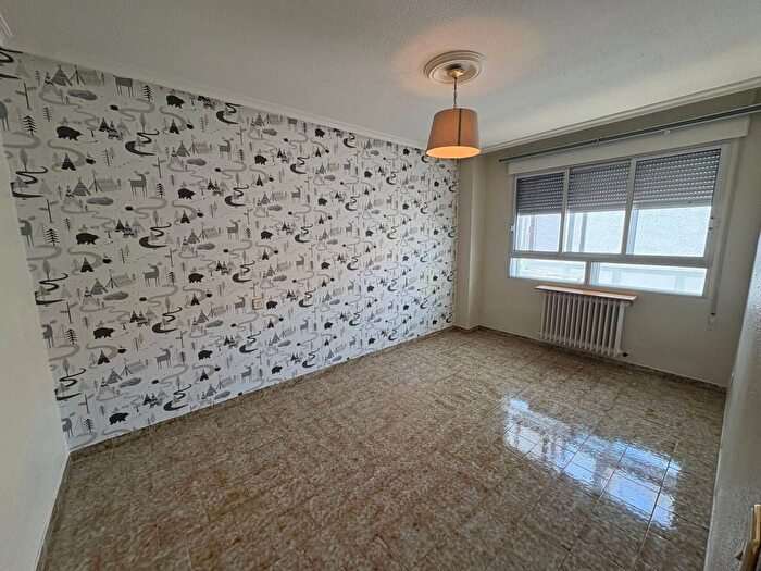 Casas en venta y pisos alquiler - 1