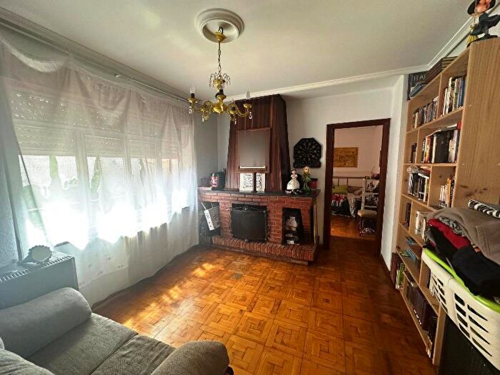 Casas en venta y pisos alquiler - 3
