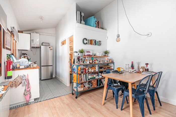 Casas en venta y pisos alquiler - 1