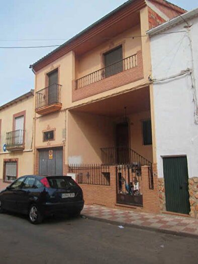 Casas en venta y pisos alquiler - 1