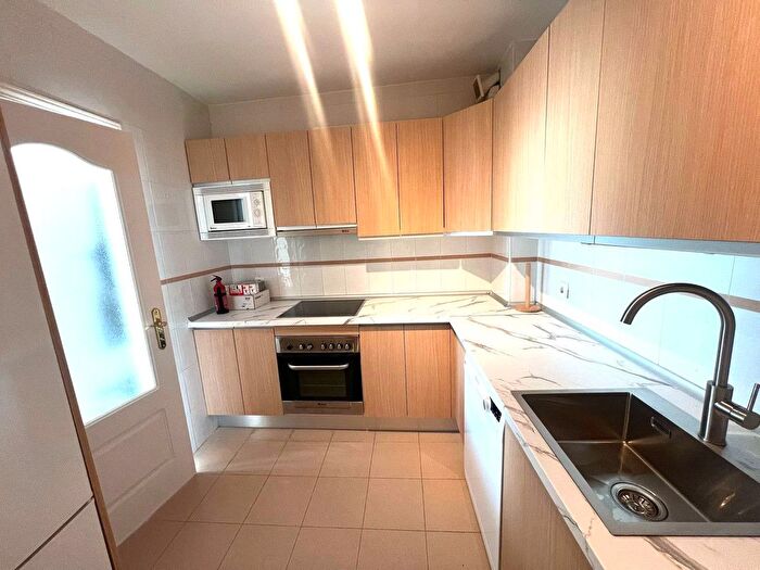 Casas en venta y pisos alquiler - 2