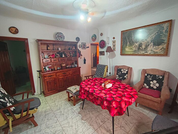Casas en venta y pisos alquiler - 3