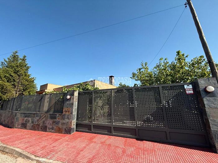 Casas en venta y pisos alquiler - 1