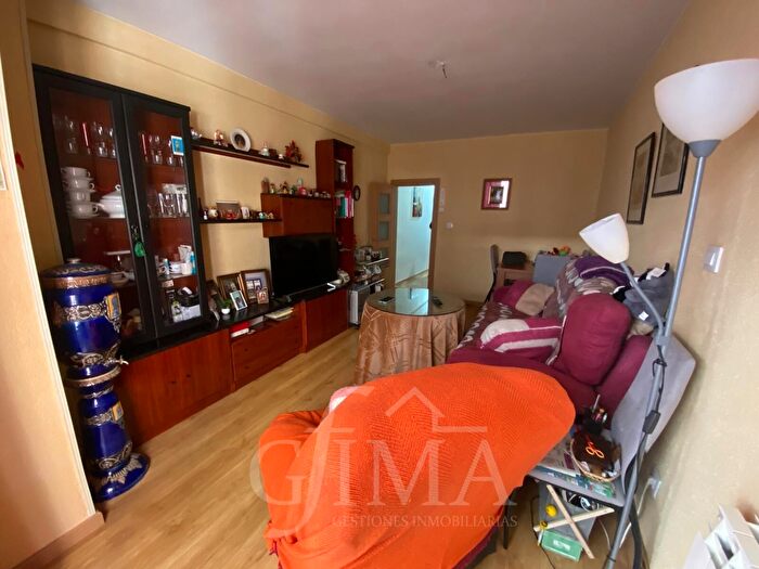 Casas en venta y pisos alquiler - 3