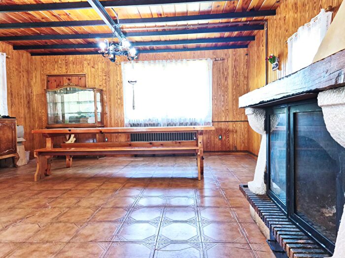 Casas en venta y pisos alquiler - 3
