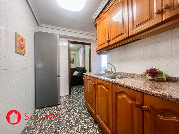 Casas en venta y pisos alquiler - 3