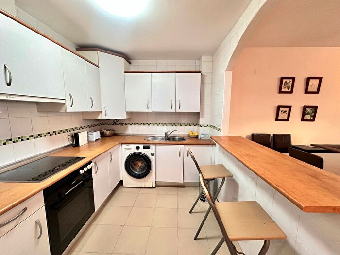 Casas en venta y pisos alquiler - 2