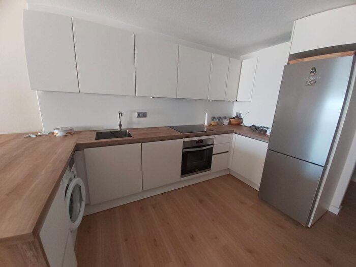 Casas en venta y pisos alquiler - 2