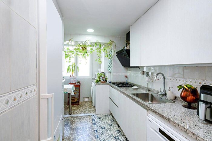 Casas en venta y pisos alquiler - 2