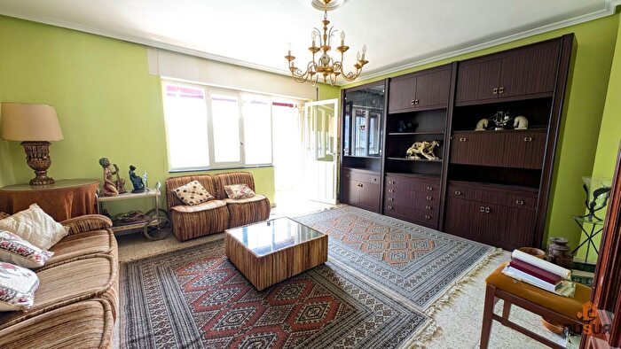 Casas en venta y pisos alquiler - 1