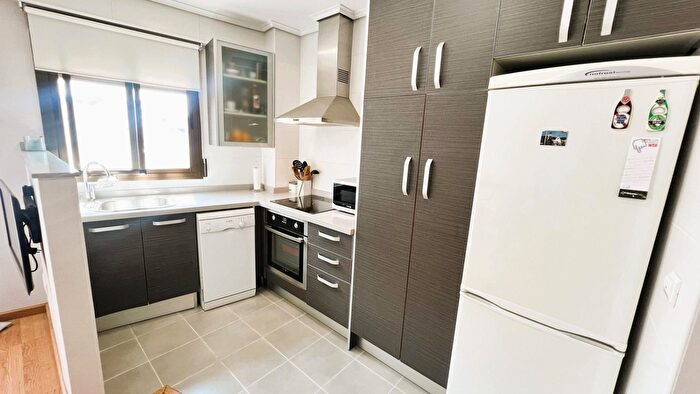 Casas en venta y pisos alquiler - 3