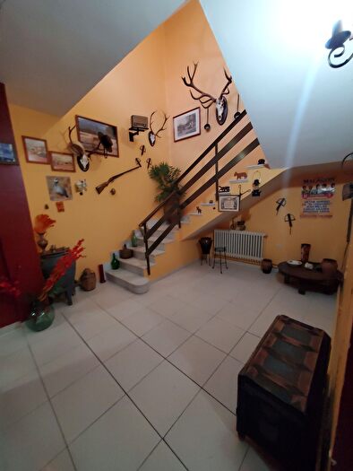 Casas en venta y pisos alquiler - 3
