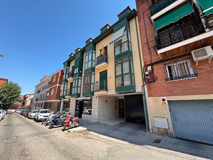 Casas en venta y pisos alquiler - 1