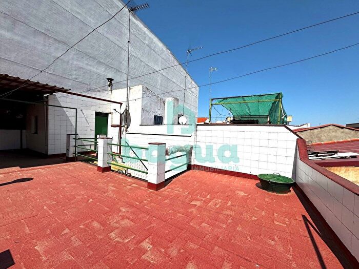 Casas en venta y pisos alquiler - 1