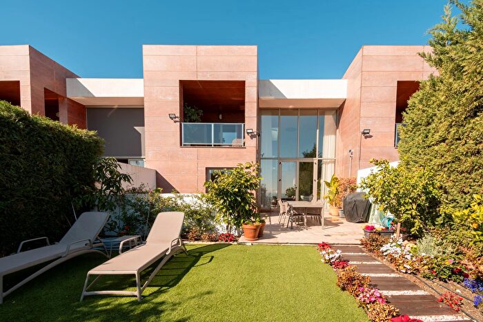 Casas en venta y pisos alquiler - 1
