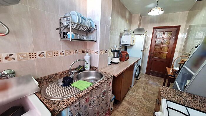 Casas en venta y pisos alquiler - 3