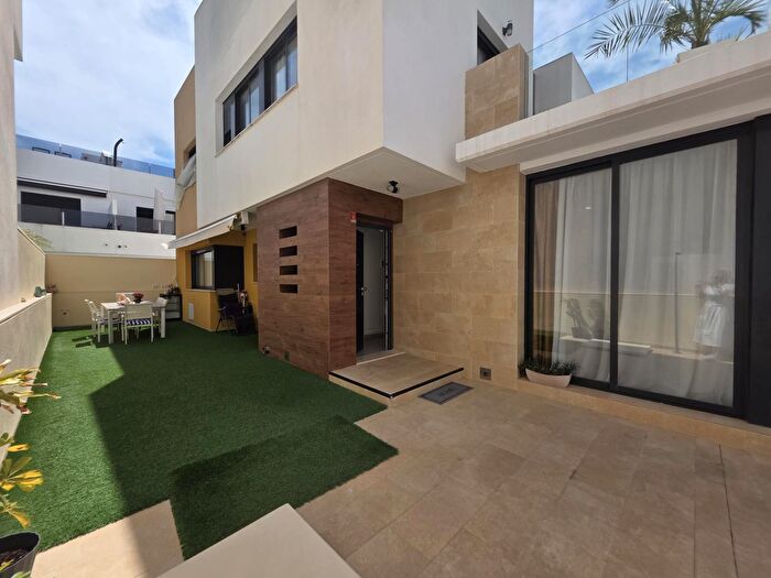 Casas en venta y pisos alquiler - 3