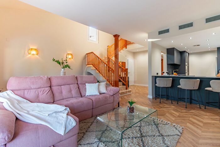 Casas en venta y pisos alquiler - 3