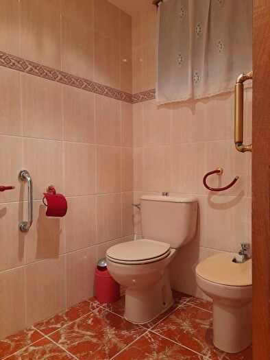 Casas en venta y pisos alquiler - 3