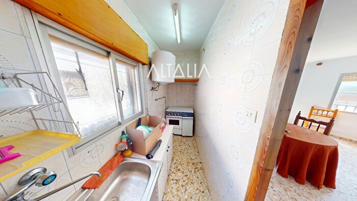 Casas en venta y pisos alquiler - 3