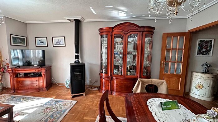 Casas en venta y pisos alquiler - 1