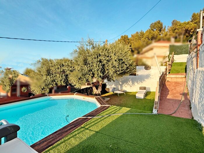 Casa en venta en Sant Vicenç Dels Horts, Barcelona de 4 habitaciones