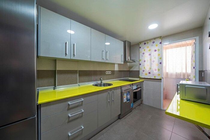 Casas en venta y pisos alquiler - 3