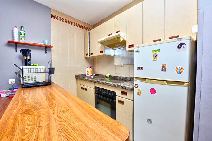 Casas en venta y pisos alquiler - 2