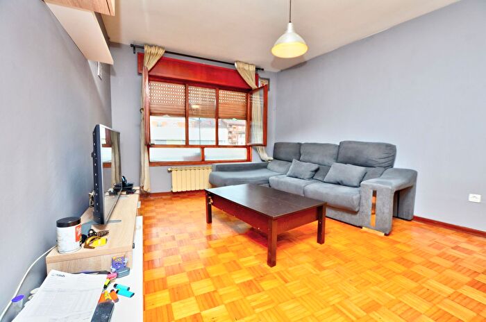 Casas en venta y pisos alquiler - 1