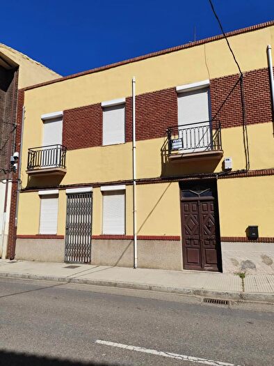 Casas en venta y pisos alquiler - 1