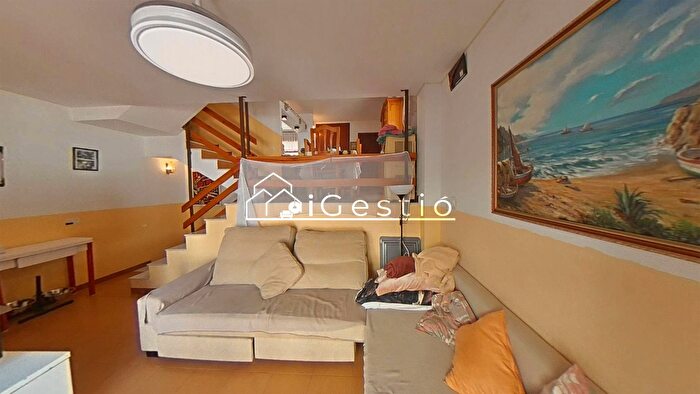 Casas en venta y pisos alquiler - 3
