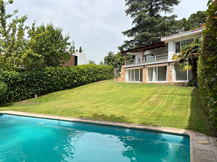 Casa en alquiler en Zona Carretera del Plantío, Majadahonda de 8 habitaciones