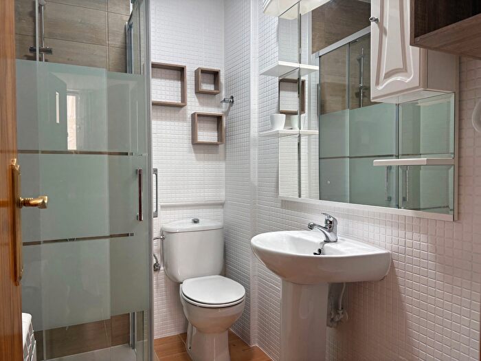 Casas en venta y pisos alquiler - 3