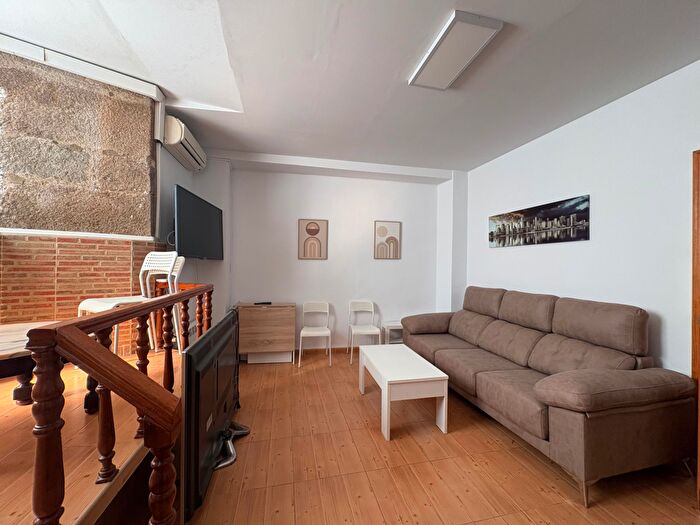 Casas en venta y pisos alquiler - 1