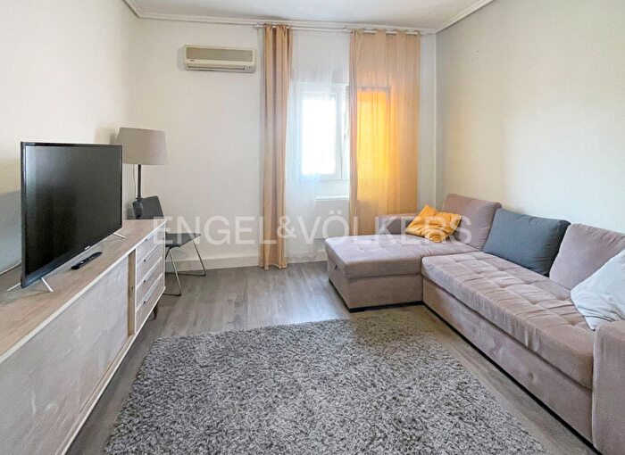 Casas en venta y pisos alquiler - 1