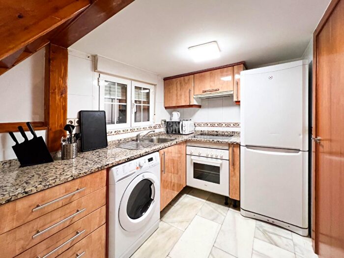 Casas en venta y pisos alquiler - 3