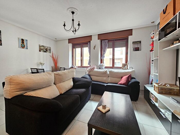 Casas en venta y pisos alquiler - 1