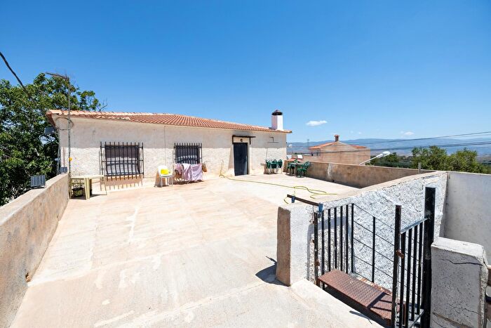 Casa en venta en Huéneja, Granada de 4 habitaciones