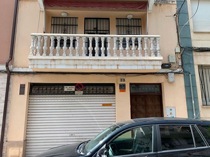 Casas en venta y pisos alquiler - 1