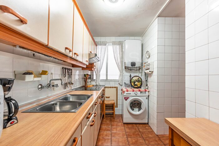 Casas en venta y pisos alquiler - 2