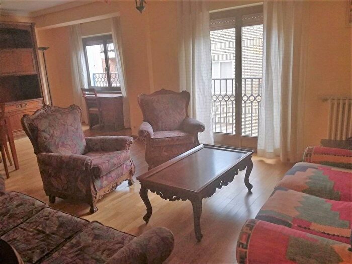 Casas en venta y pisos alquiler - 1