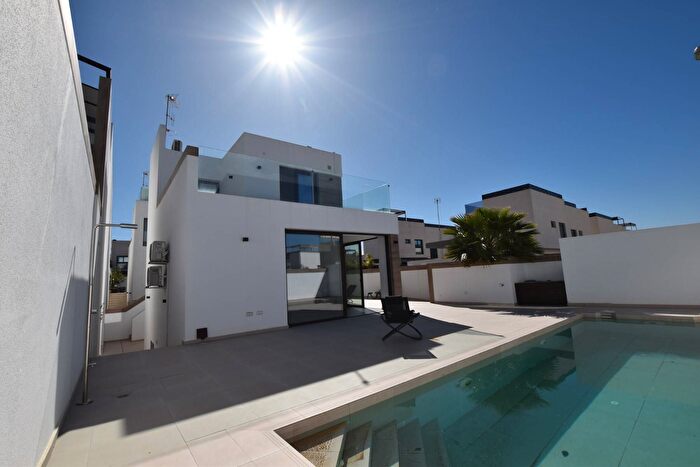 Casa en venta en Benijófar, Alicante de 3 habitaciones