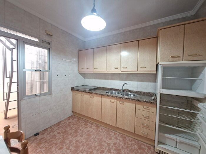 Casas en venta y pisos alquiler - 3