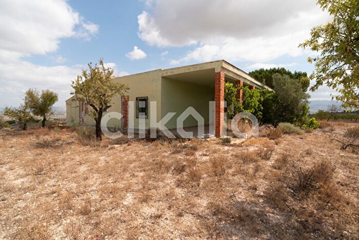Casa en venta en Las Tiesas, Villena de 3 habitaciones