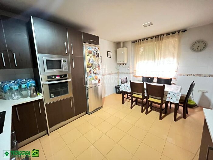 Casas en venta y pisos alquiler - 3