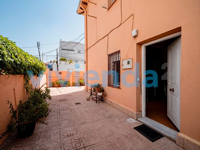 Casas en venta y pisos alquiler - 3