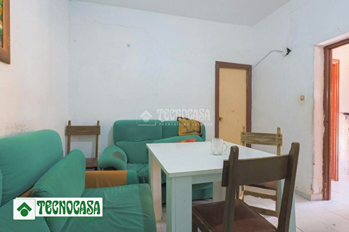 Casas en venta y pisos alquiler - 3