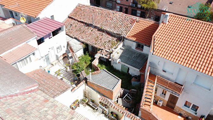 Casas en venta y pisos alquiler - 3