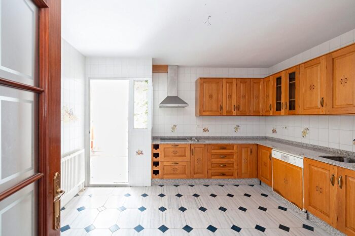 Casas en venta y pisos alquiler - 3