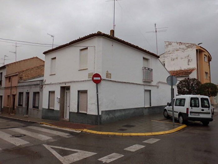 Casas en venta y pisos alquiler - 1